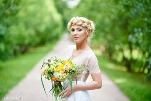 Дорогие невесты и выпускницы, рада предложить вам свои услуги стилиста (визаж и прическа) с выездом к вам! 07
