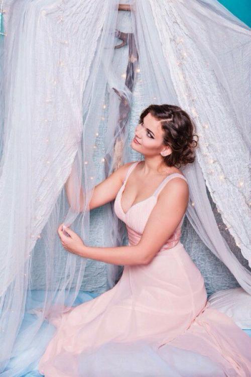 Милые девушки!  Совсем скоро начнётся пора выпускных вечеров! 03