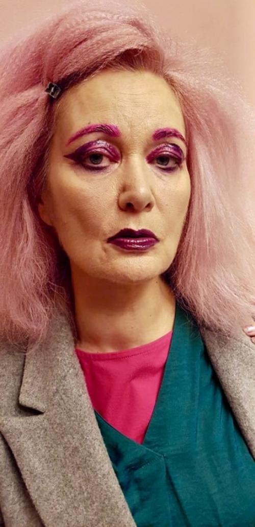 Всегда для проекта продумывается образ, где часто макияж и прическа играют одну из ведущих ролей. 03