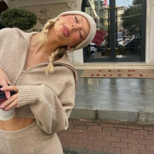 Vanilla Girl - эстетика утончённого минимализма, возникшая в начале 2020-х как развитие трендов Clean Girl и Soft Girl. 02