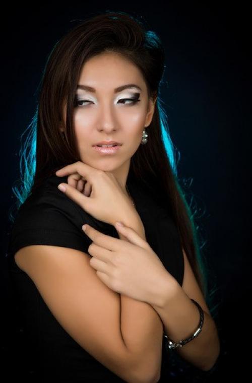 Требуется модель на наращивание ресниц поресничное. 03