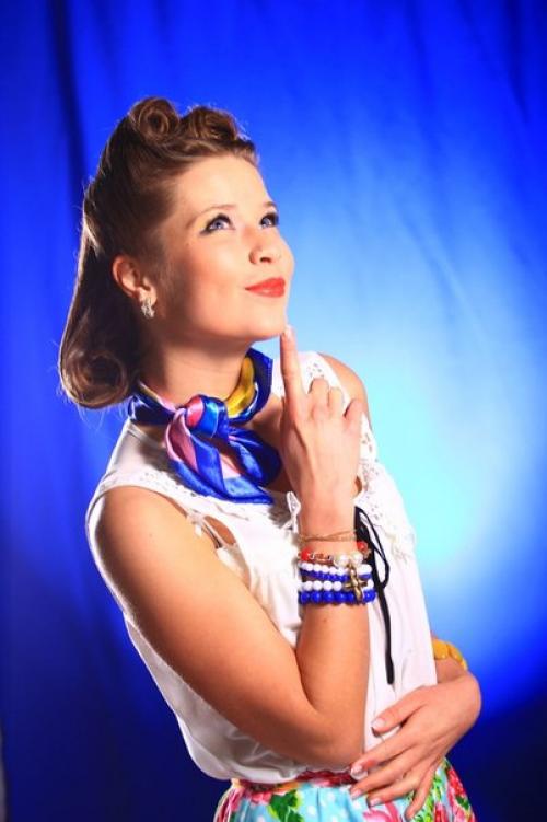 Милые девушки?  Сезон выпускных и свадеб начался? 07