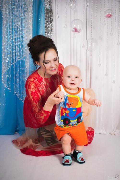 Милые девушки?  Скоро замечательные дни - последний звонок и выпускной. 04