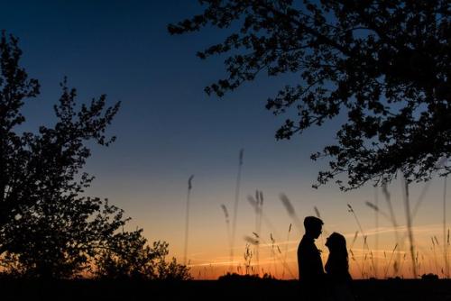 Аромат цветущих яблонь в нежной фотосессии Виктории и Дениса. 07