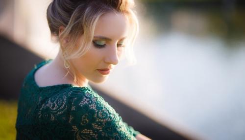 Зеленый с наступлением лета вновь появляется на подиумах, а значит, становится популярным. 01