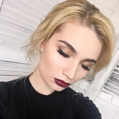 Причёска Узелок макияж винный. 01