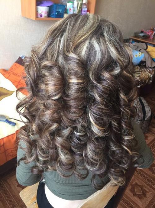 Милые девушки?  Скоро замечательные дни - последний звонок и выпускной. 01