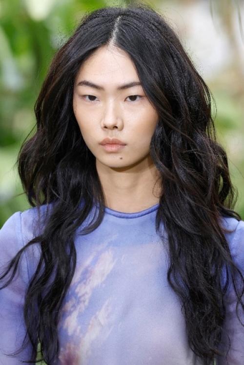 Тренд Mermaidcore: как использовать при укладке волос. 01