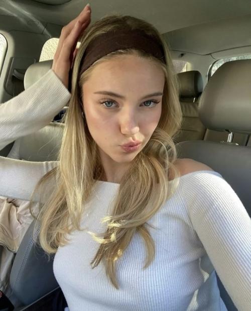 Vanilla Girl - эстетика утончённого минимализма, возникшая в начале 2020-х как развитие трендов Clean Girl и Soft Girl. 04