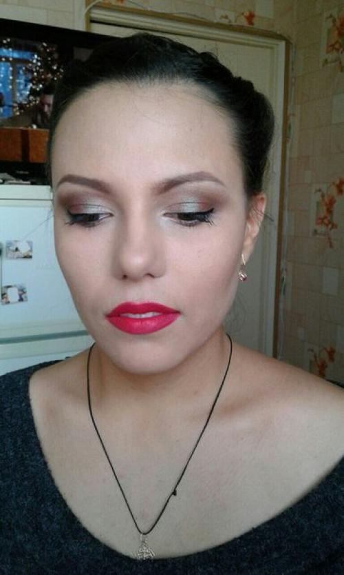 Дорогие девушки, будущие невесты, выпускницы, именинницы приглашаю вас на макияж, коррекию и покраску бровей (бровкам уделяю каждые выходные. 03