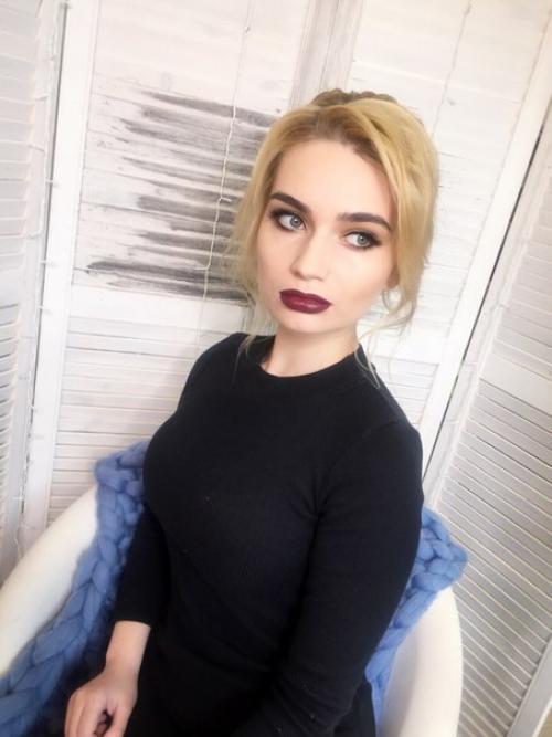 Причёска Узелок макияж винный. 04