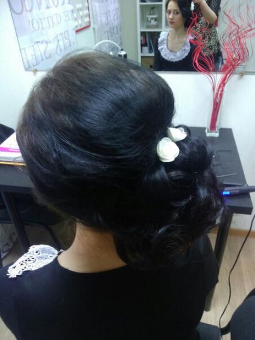 Милые девушки?  Скоро замечательные дни - последний звонок и выпускной. 07