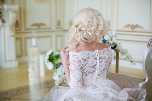 Дорогие девушки на 28, 29 апреля есть свободные местечки на причёску и макияж, поэтому сделаю скидку? 04