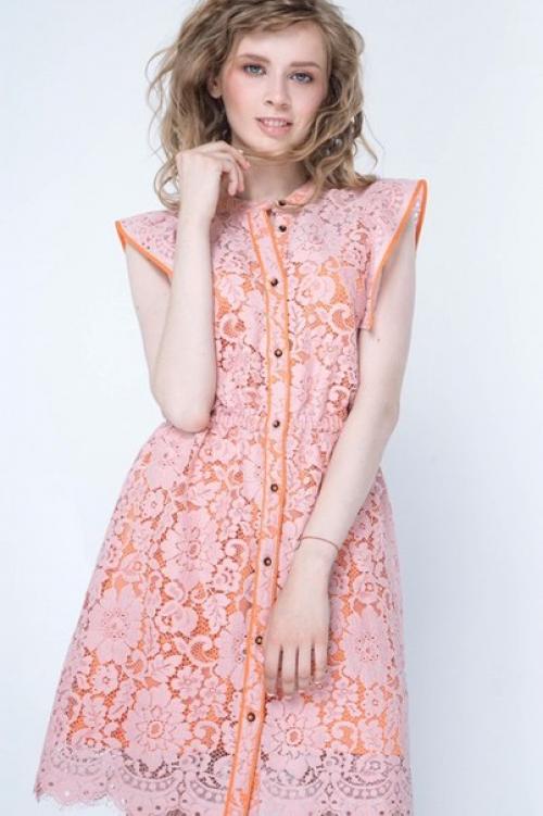 Целостность образа всегда достигается благодаря сочетанию деталей как материальных, так и нематериальных. 02