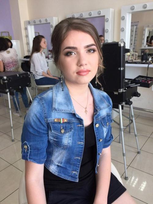 3 дня команда стилистов THE ONE Make up студии трудилась над созданием вечерних образов для очаровательных выпускниц. 06