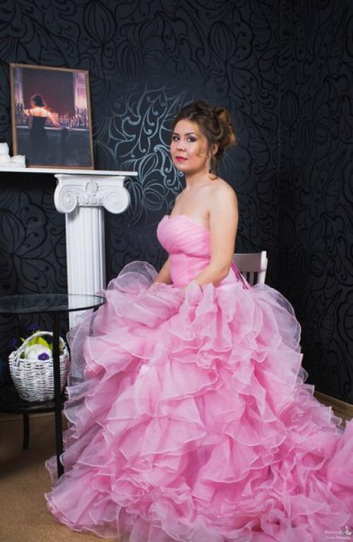 Милые девушки?  Скоро замечательные дни - последний звонок и выпускной. 03