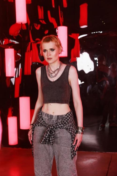 И ещё фото со съёмок сниппета на В сети. 04