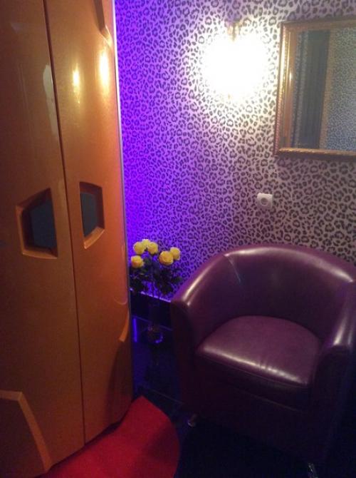 Парикмахерская?  Гребешок? 09