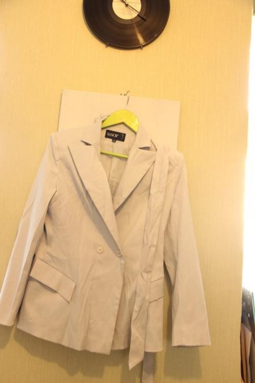 FQGПитер. Длиненный пиджак с белым поясом. 04