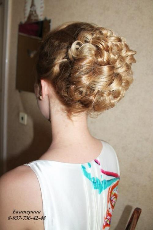 Выпускной вечер ждет каждая школьница. 02