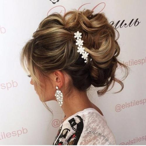 Дорогие выпускницы, совсем скоро начнутся выпускные вечера, и каждая из вас хочет выглядеть в этот день замечательно и великолепно! 02