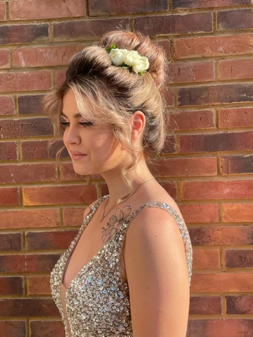 Пусть твой выпускной навсегда останется в памяти приятным воспоминанием, где ты будешь самой красивой. 04