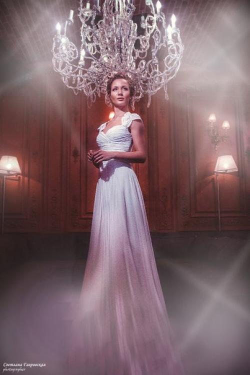 Дорогие молодожены!  Предлагаю услуги профессиональной свадебной ( и любой другой) фотосъёмки, услуги стилиста. 07