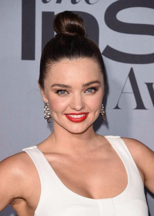 Звездный тренд: пучок и полупучок - самая популярная прическа сезона. 01