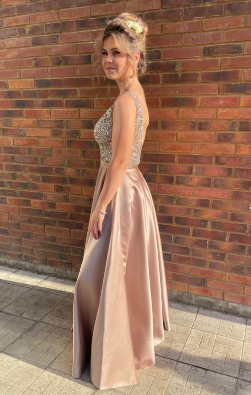 Пусть твой выпускной навсегда останется в памяти приятным воспоминанием, где ты будешь самой красивой. 01