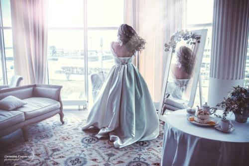 Дорогие молодожены!  Предлагаю услуги профессиональной свадебной ( и любой другой) фотосъёмки, услуги стилиста. 06