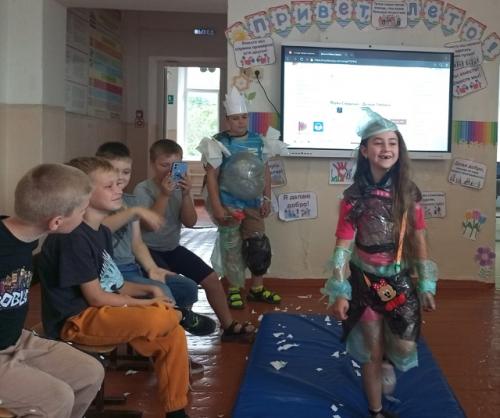 За окном бушует стихия, а у нас в лагере - подиум! 01 За окном бушует стихия, а у нас в лагере - подиум! 01