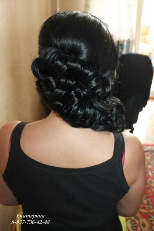 Выпускной вечер ждет каждая школьница. 01