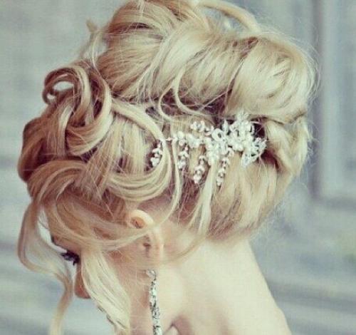 Все девушки хотят выглядеть великолепно на выпускном вечере. 02