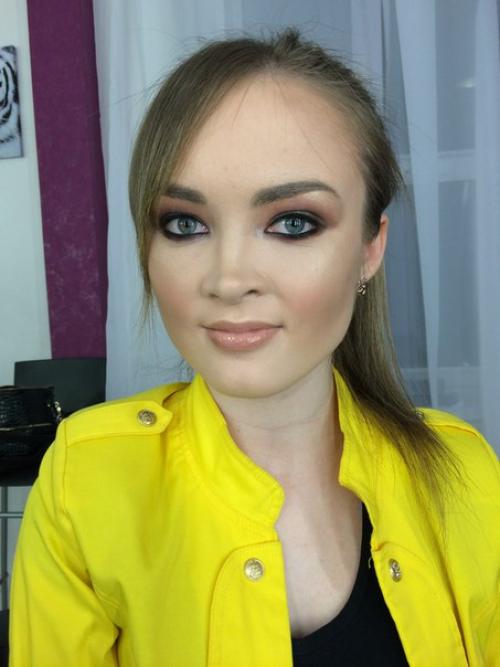 Доброго дня, красавицы с удовольствием накрашу вас на любое мероприятие и окажу услуги стилиста по прическам! 02