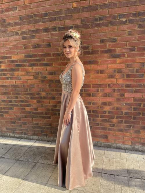 Пусть твой выпускной навсегда останется в памяти приятным воспоминанием, где ты будешь самой красивой. 03