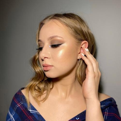 Скоро начнется прекрасная пора выпускных, так что уже стоит задуматься о своем образе. 02