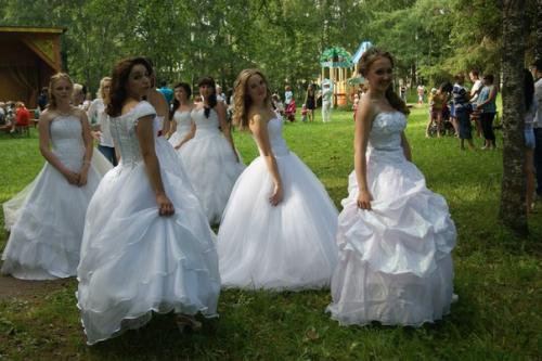 В раках празднования дня молодежи, 27 июня 2015 года, в нашем городе состоялся Парад Невест. 03