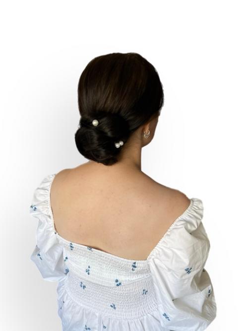 Гладкий пучок.   Пучок любому наряду элегантности и торжественности добавляет. 02