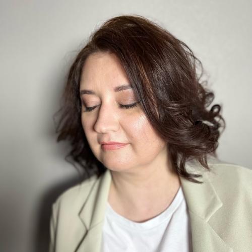 Макияж и прическа - это те вещи, которые дают девушке уверенность, силу, энергию и делают ее счастливее …. 03