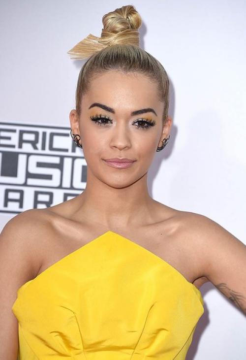 Звездный тренд: пучок и полупучок - самая популярная прическа сезона. 02