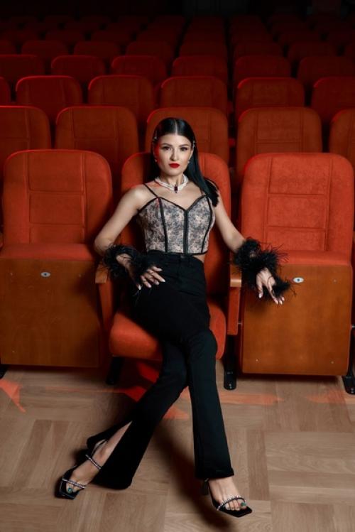 Участие в качестве героини обложки - это квантовый скачок вперед, это новое положение в профессиональном сообществе, это мощный заряд и эмоции. 02