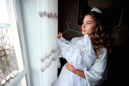 Да, сборы невесты - это очень важная часть для фотосессии свадебного дня. 08