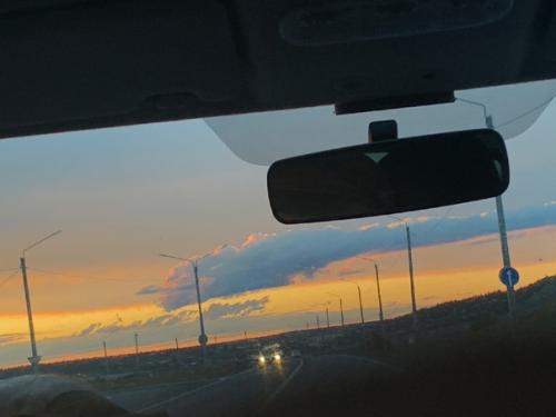 Зрелищный спектакль. Думалось мне, что переболела прошлогодними закатами, но природа - мать думает иначе. 01