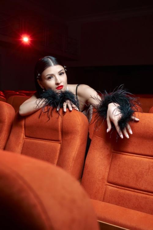 Участие в качестве героини обложки - это квантовый скачок вперед, это новое положение в профессиональном сообществе, это мощный заряд и эмоции. 01