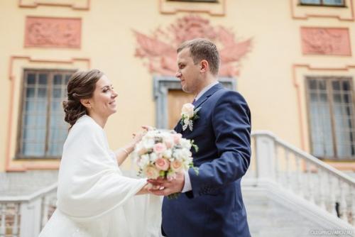 Свадебный совет:  Репетиция прически и макияжа поможет вам заранее определиться с образом и избежать неприятных сюрпризов в день свадьбы. 01