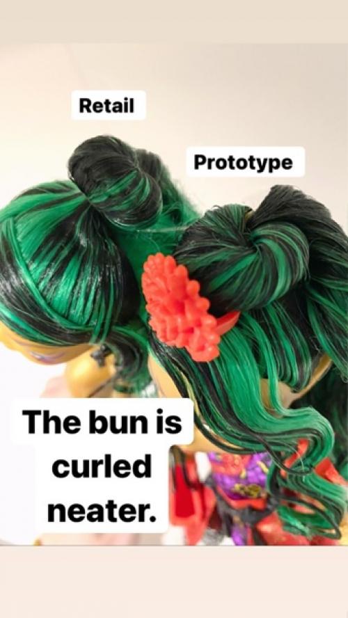 Сравнение прототипа с промо фотографий джинафаер лонг Gloom and Bloom с итоговой куклой. 07