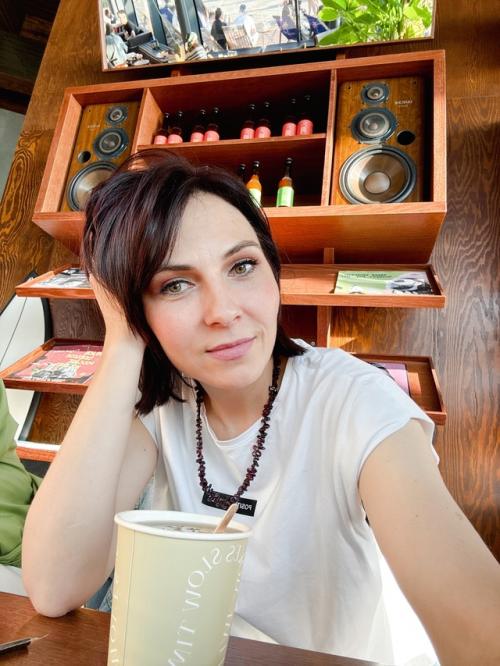 Я го далека от того, чтобы считаться моделью, но я - это я. у меня есть шрамы, потому что у меня есть история. 01