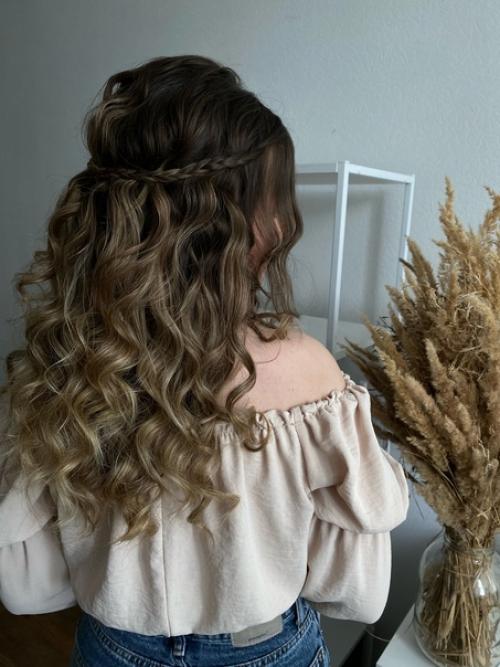 В нашей студии ты сможешь сделать самые красивые и стильные образы! 08