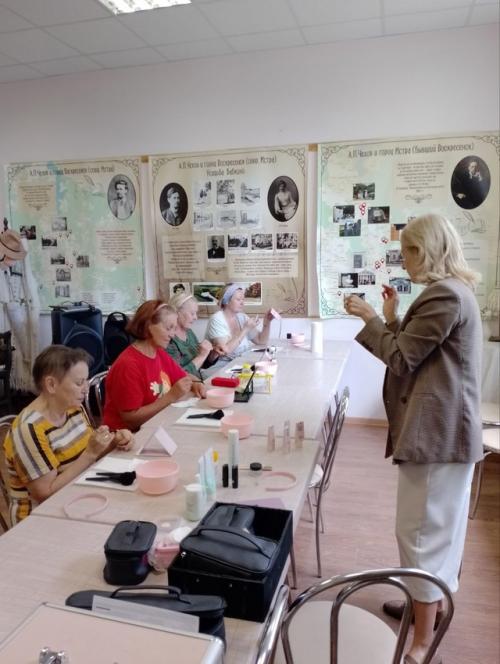 В истринском клубе Активное Долголетие продолжает работать школа красоты. 05