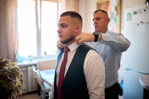 Да, сборы невесты - это очень важная часть для фотосессии свадебного дня. 03